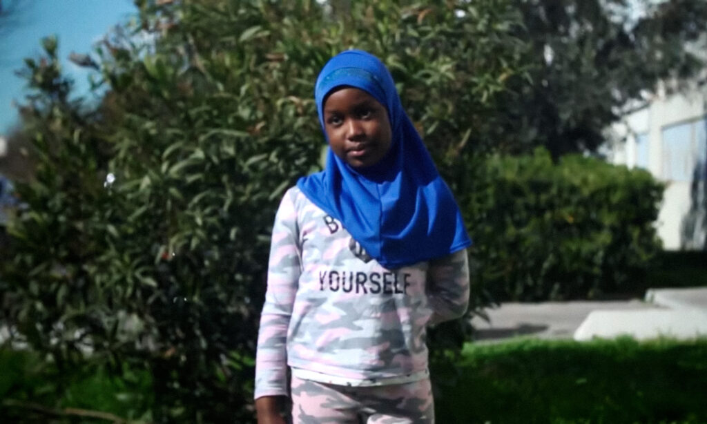 AIR BEL EN MER, film collectif sous la direction de Jean-François Comminges, avec des enfants d'Air-Bel (Marseille) accompagnés par l'Addap13. Depuis le quartier d'Air-Bel en passant par le Muséum d'Histoire Naturelle de Marseille, des enfants prennent la mer, aux îles du Frioul, sur la trace des méduses, et de ce qu'elles nous racontent, sur la biodiversité. Pendant ce temps-là, un mystérieux sac plastique fait lui aussi son chemin...